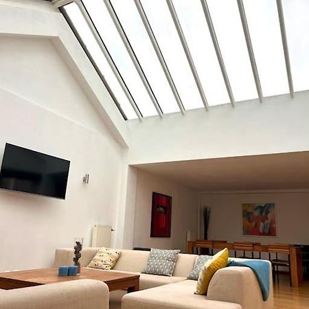 Down Town Spacious Duplex With Private Parking & Game Room Brussel Bagian luar foto
